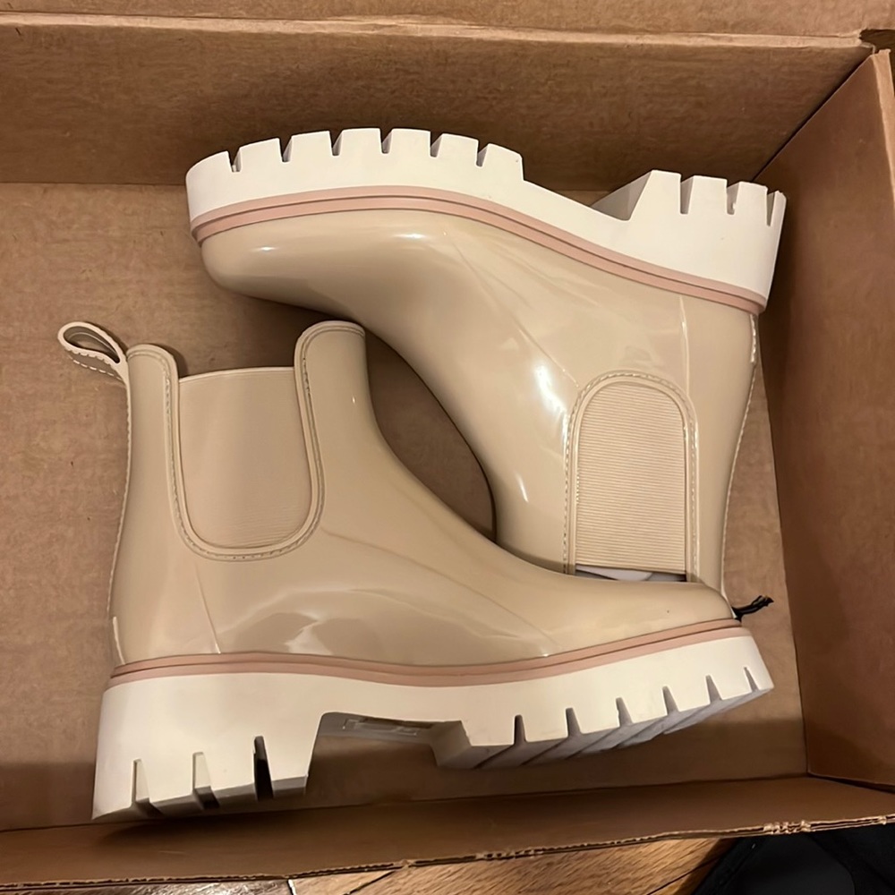 NWT Dolce Vita Women's Thundr Rain Boot size 7
